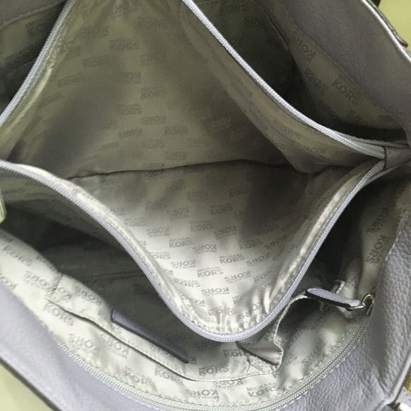 Authentic Large Michael Kors Harper Tote in Lilac - Picture 4 of 16